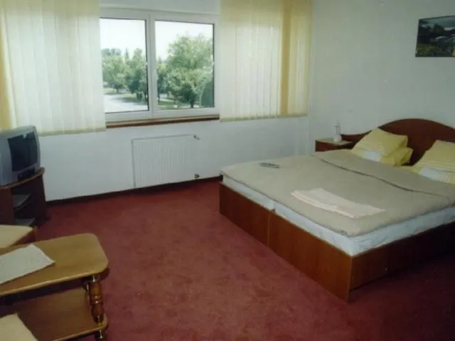 Karoly Мишкольц